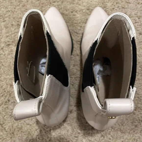 Michael Kors Elegant lt cream LEATHER Kinley Bootie new in the box size 8 - Picture 7 of 9